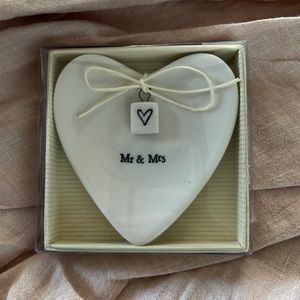 Mr & Mrs ring heart plate